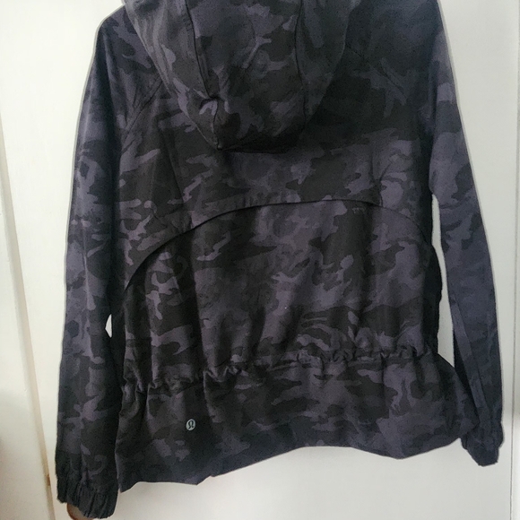 Lululemon Dark Patterned Jacket - Picture 5 of 5